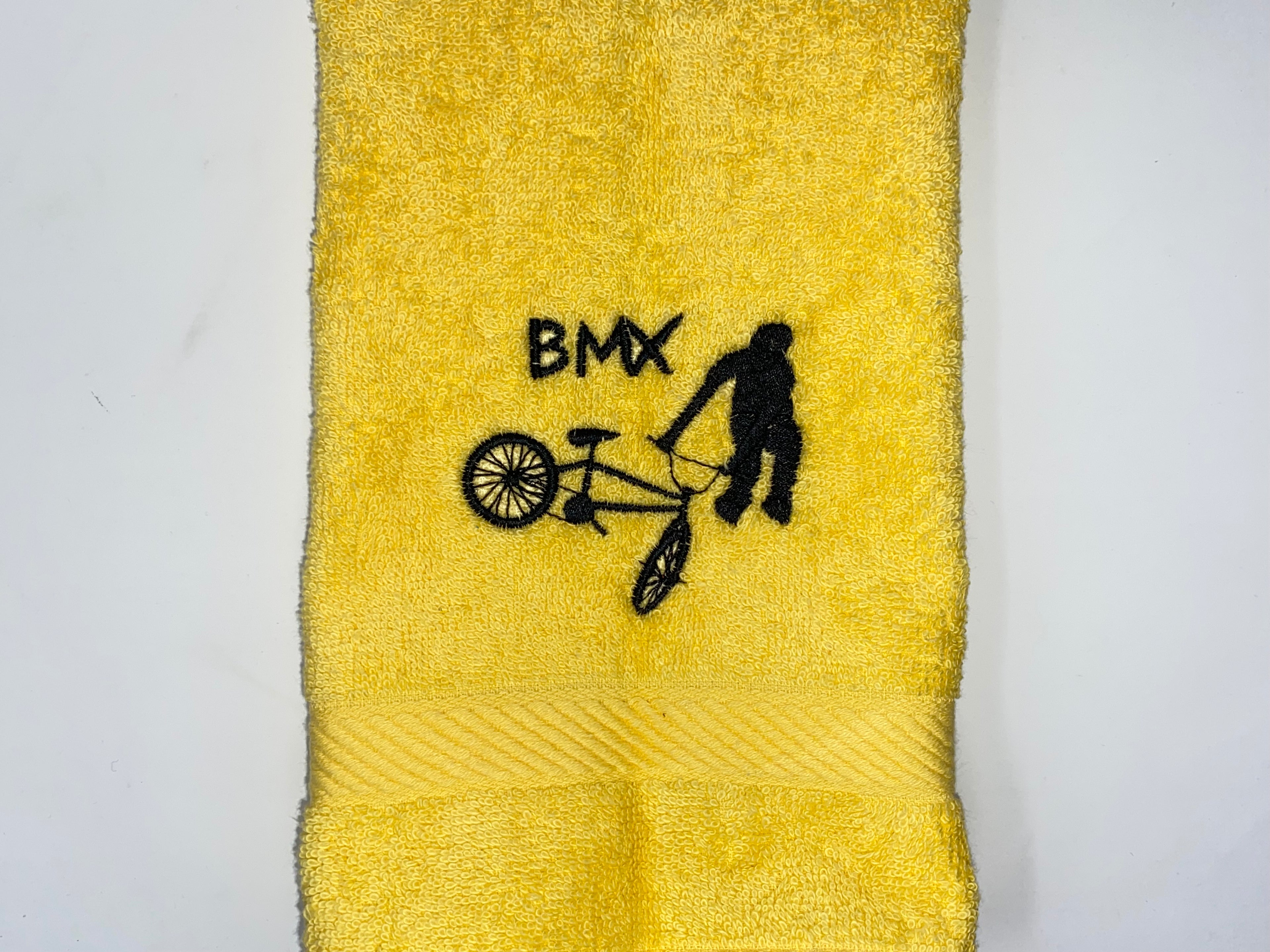 Gelbes Handtuch mit BMX Stickmuster