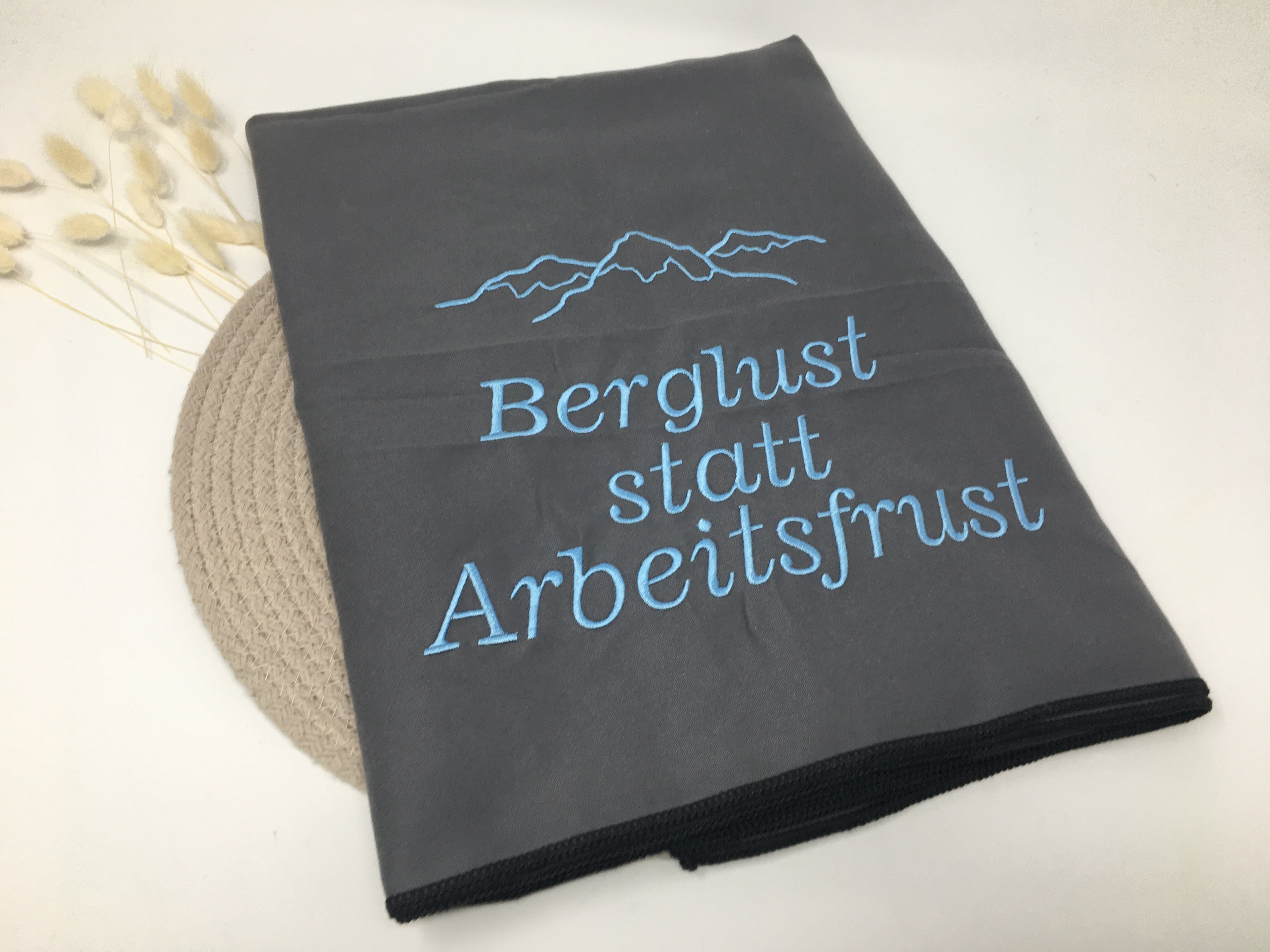 Wandern & Berge Sport Handtuch 🏃‍♂️ – Mikrofaser Outdoor, personalisiert mit Namen