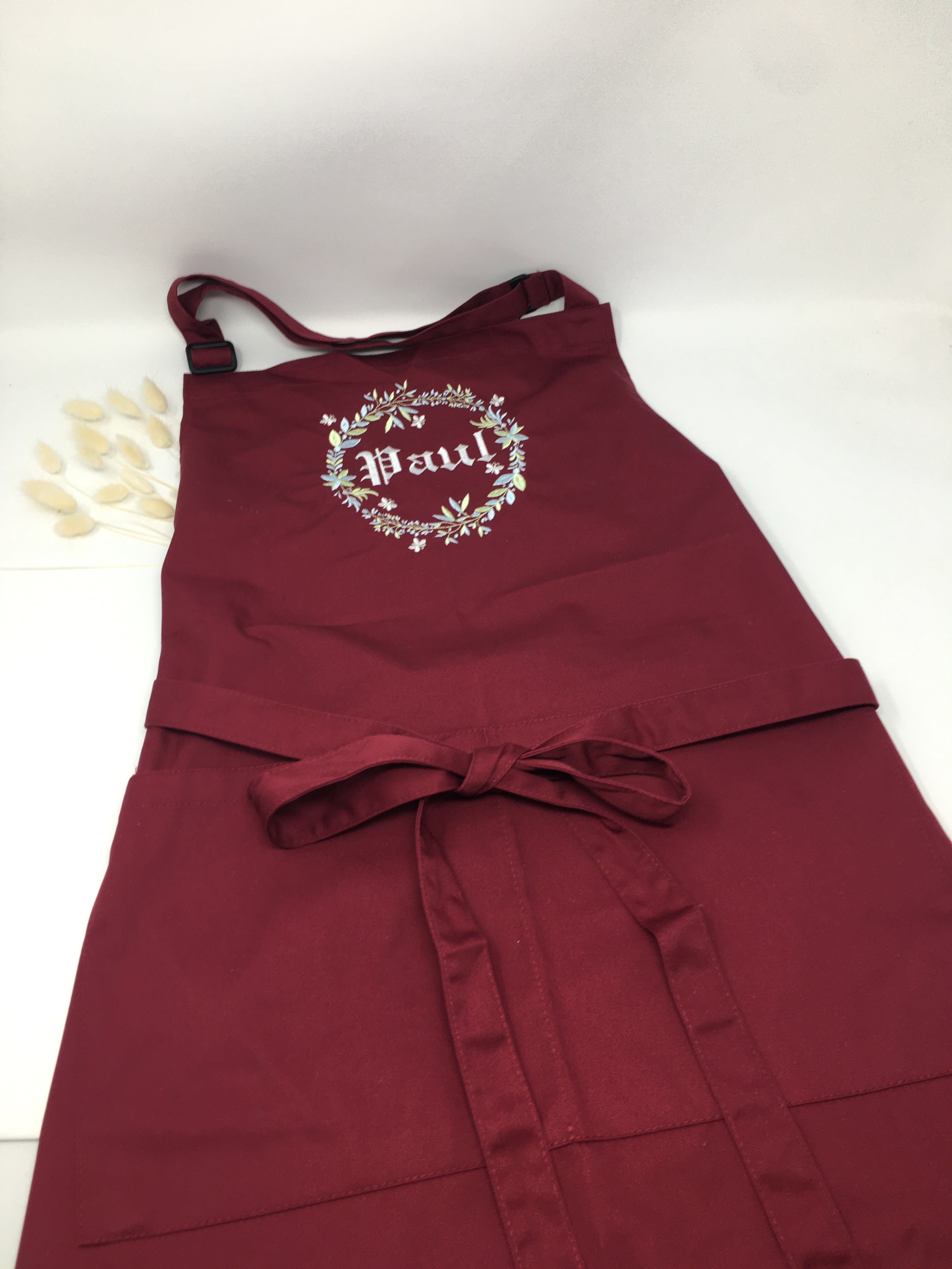 Personalisierte Schürze Blumen Kranz bestickt Küchenschürze Kochschürze Apron mit Namen Stickerei