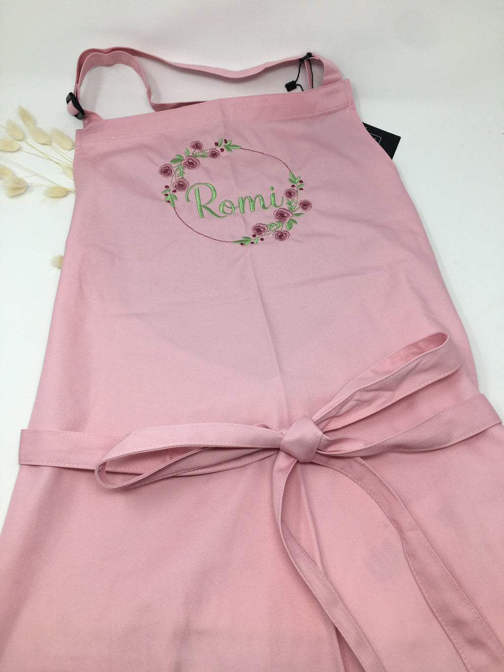 Personalisierte Schürze Rosen Röschen Kranz bestickt Küchenschürze Kochschürze Apron mit Namen Stickerei