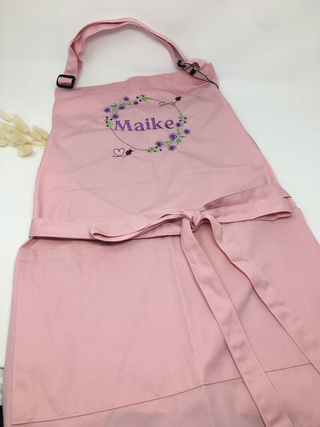 Personalisierte Schürze Rosen Röschen Kranz bestickt Küchenschürze Kochschürze Apron mit Namen Stickerei