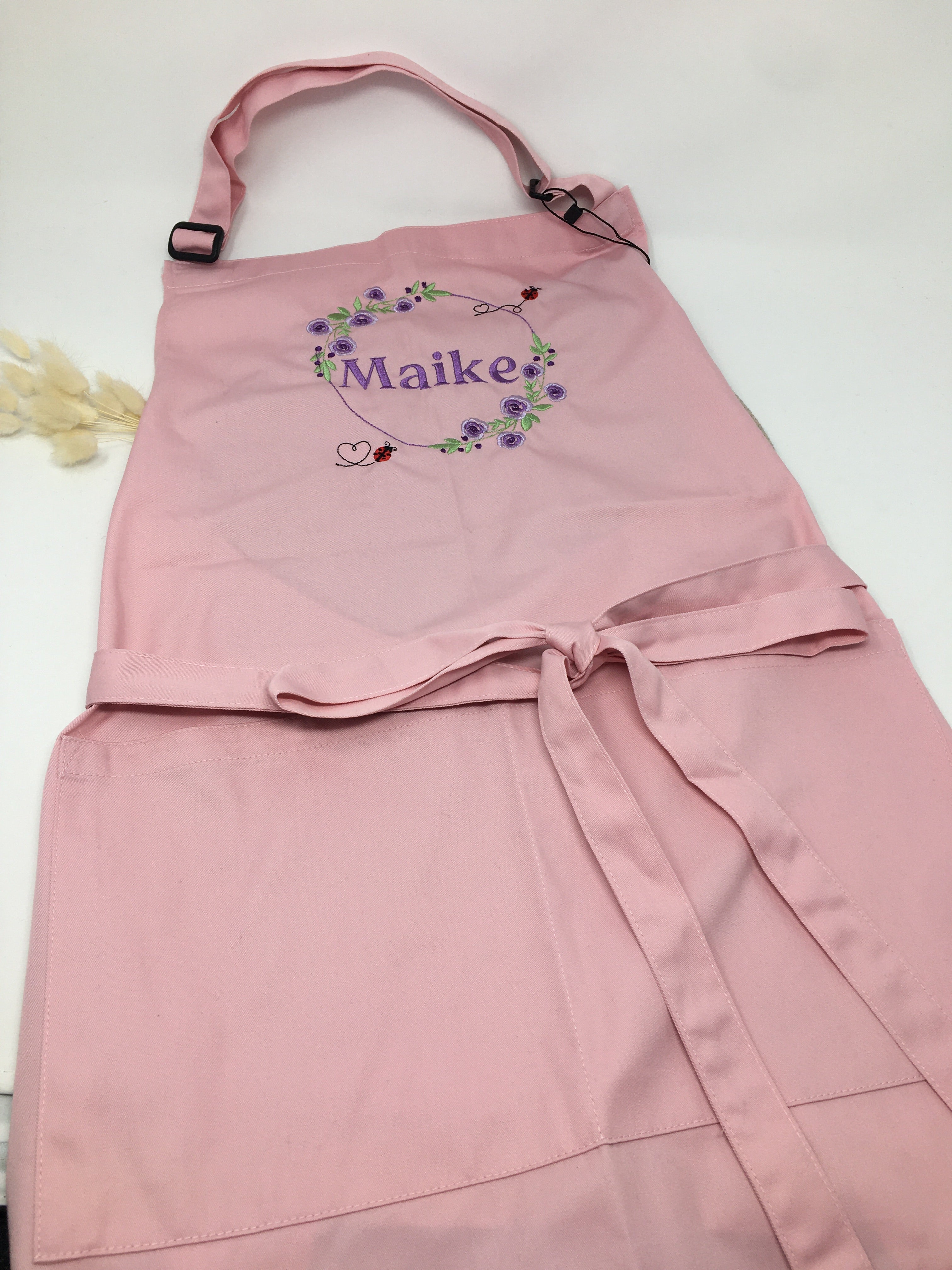 Personalisierte Schürze Rosen Röschen Kranz bestickt Küchenschürze Kochschürze Apron mit Namen Stickerei