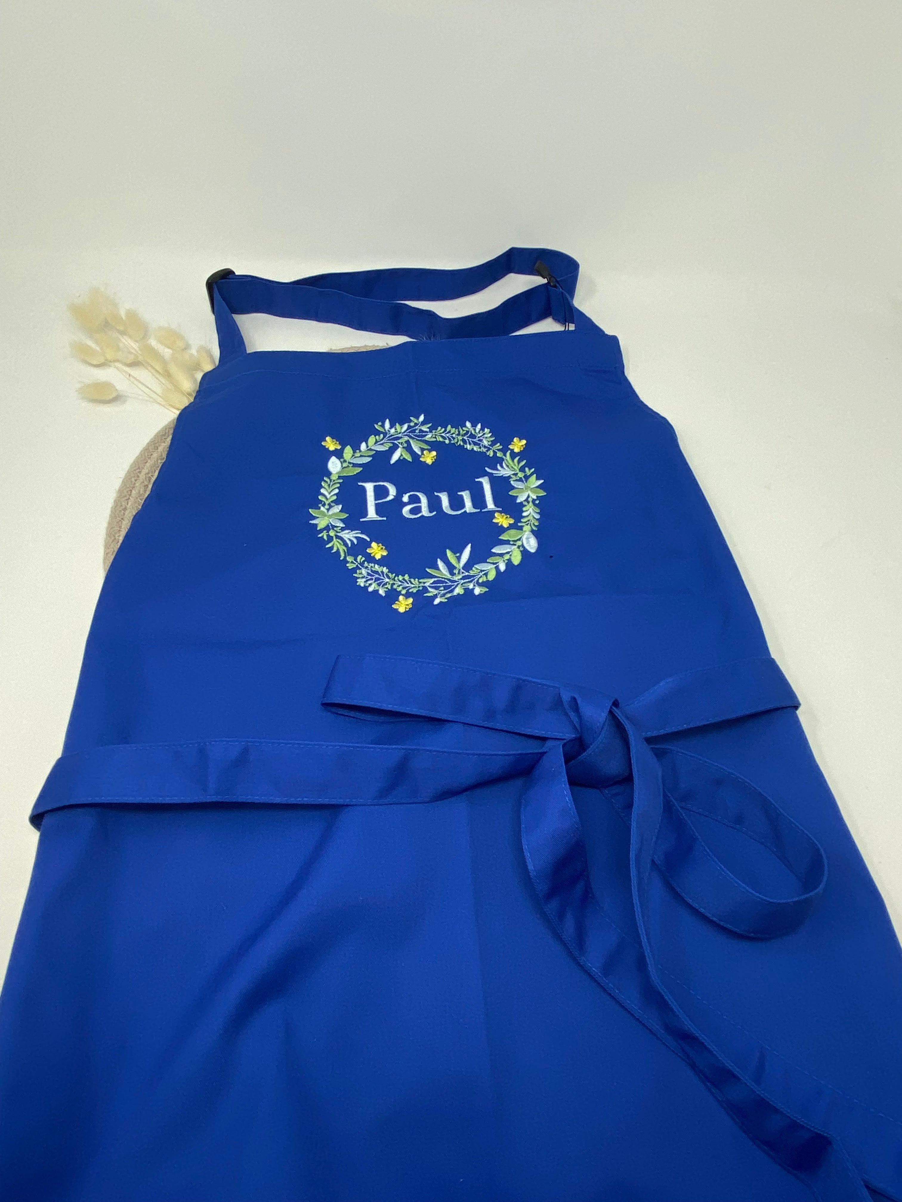 Personalisierte Schürze Blumen Kranz bestickt Küchenschürze Kochschürze Apron mit Namen Stickerei