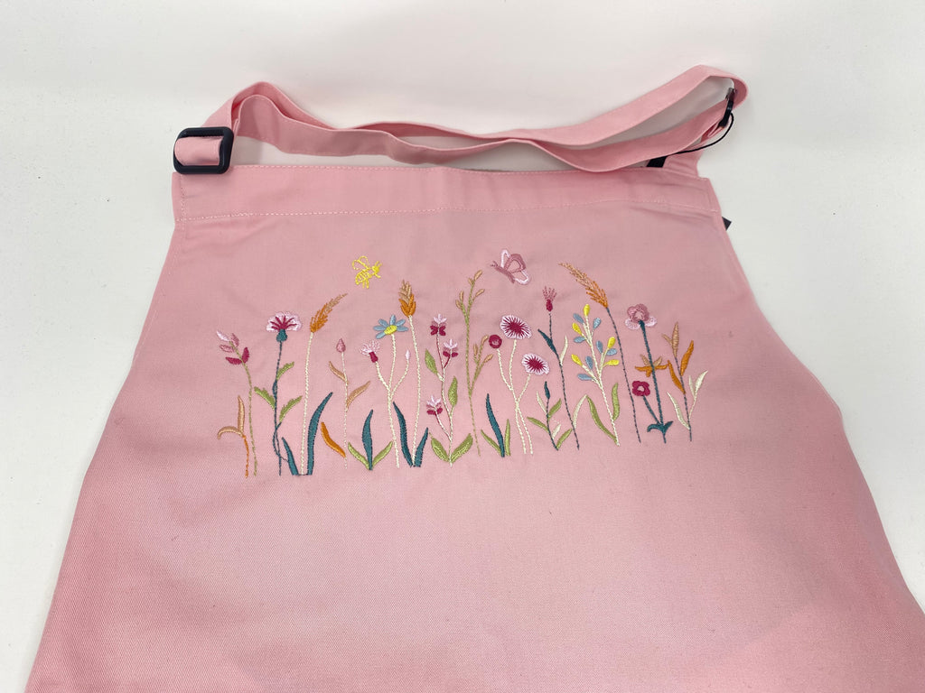 Personalisierte Schürze Blumenwiese Blumen bestickt Küchenschürze Kochschürze Apron mit Namen Stickerei