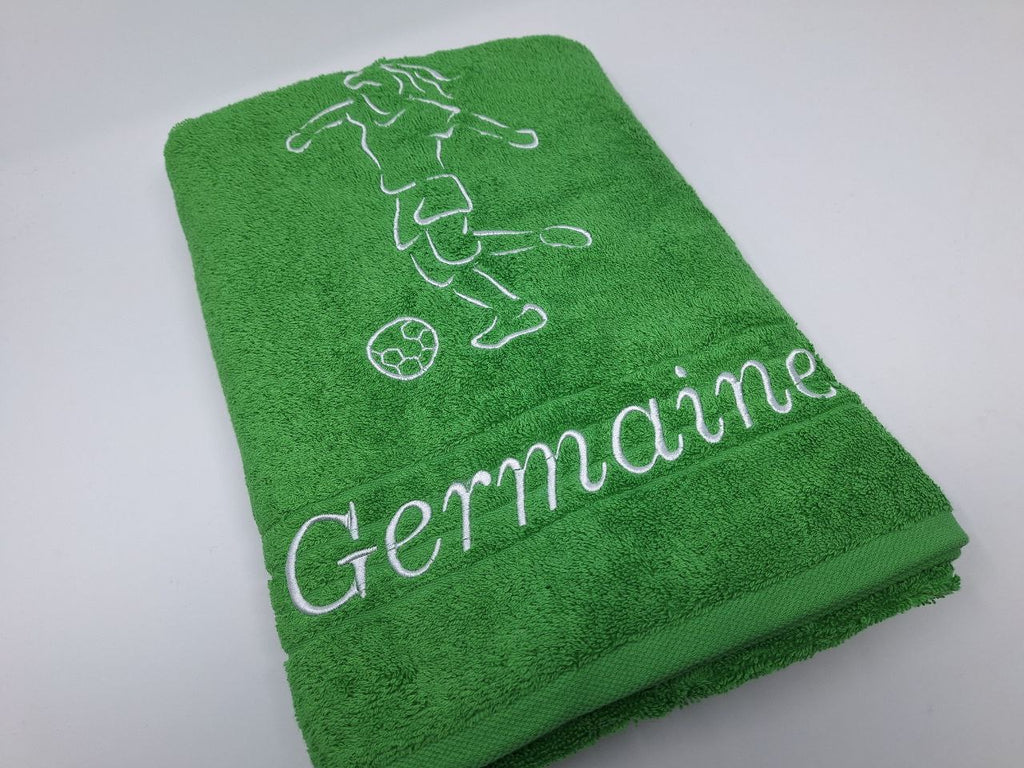 Fußball-Handtuch für Damen – personalisiert mit Namen & Stickmotiv | 100 % Baumwolle