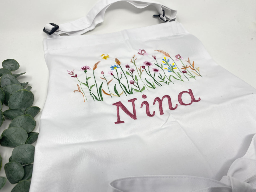 Personalisierte Schürze Blumenwiese Blumen bestickt Küchenschürze Kochschürze Apron mit Namen Stickerei