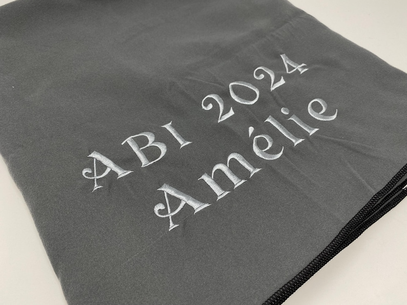 Microfaserhandtuch-personalisiert-dunkelgrau-Abi-2024