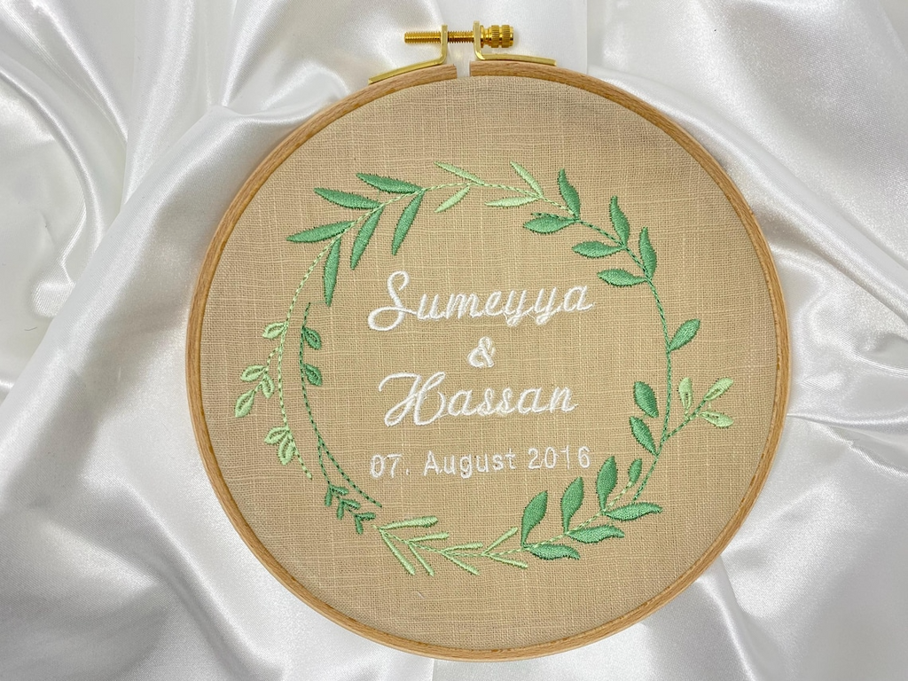 Personalisierter Hochzeits-Stickrahmen mit Namen & Datum – Handgemachtes Geschenk zur Hochzeit