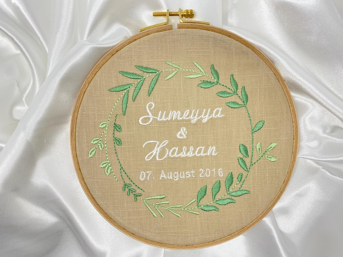 Personalisierter Hochzeits-Stickrahmen mit Namen & Datum – Handgemachtes Geschenk zur Hochzeit