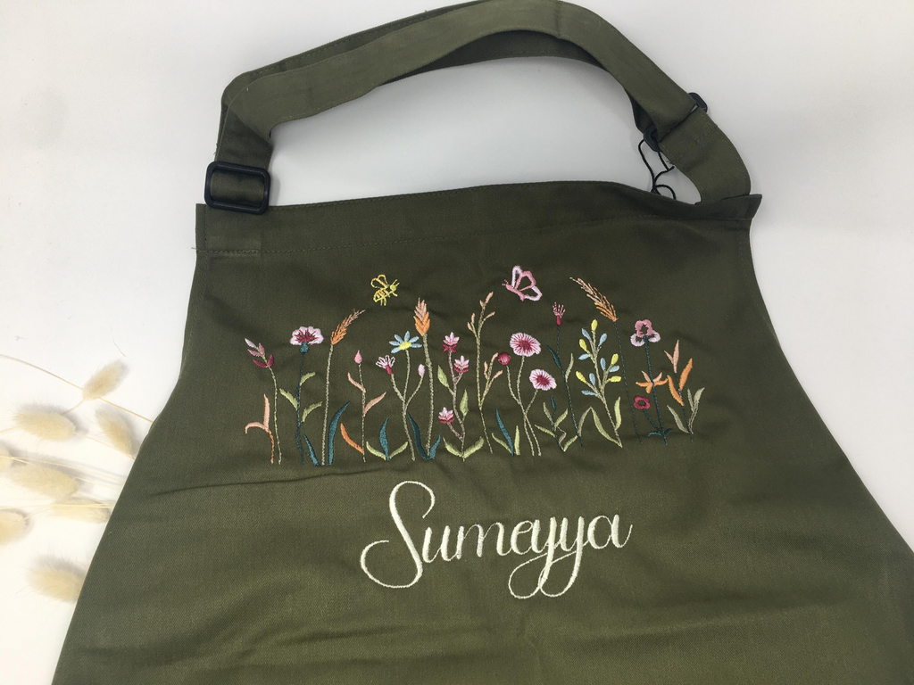 Personalisierte Schürze Blumenwiese Küchenschürze Muttertag Stickerei