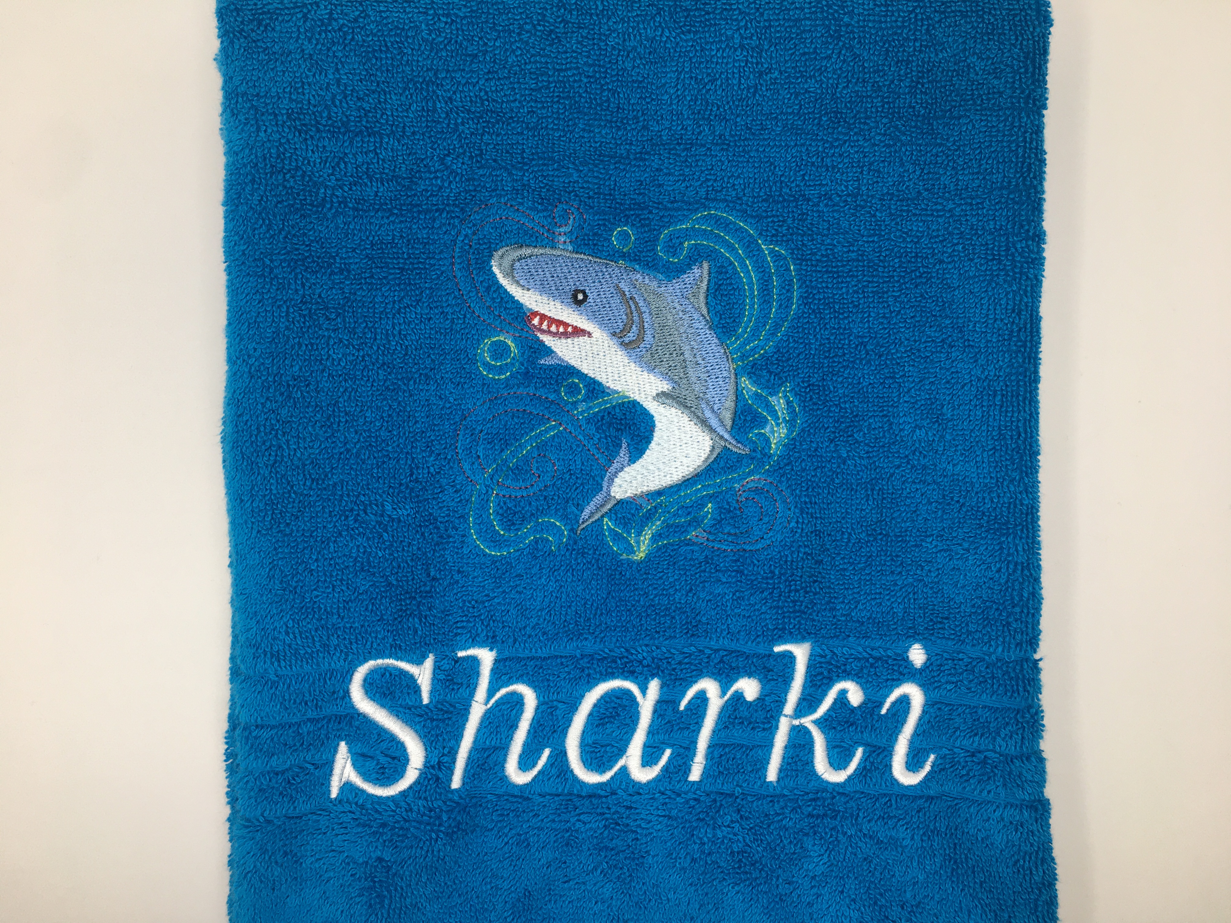 Meerestiere Hai Handtuch Duschtuch bestickt & personalisierbar Super Qualität