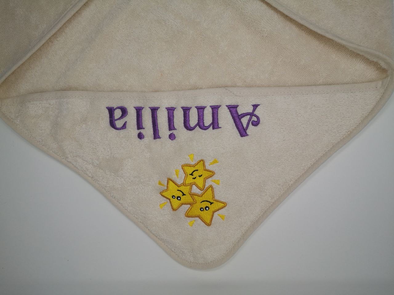 BIO Baumwolle Baby Kapuzentuch Sterne Sternchen Stickerei Personalisiert Leela Cotton  
